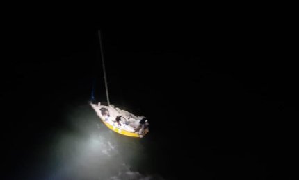 Elicottero dell'Aeronautica recupera velista francese in difficoltà