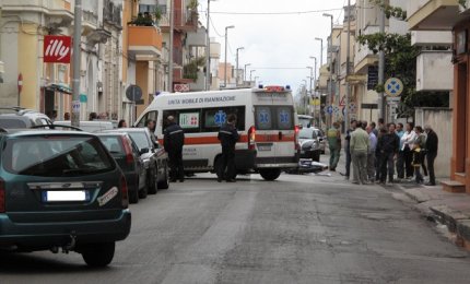 Giovanissimo centauro galatinese finisce con la testa contro una colonna. Il casco gli salva la vita
