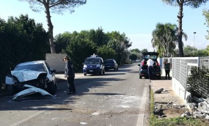 Auto fuori strada a causa della nebbia, madre e figlia trasportate in codice rosso al Fazzi
