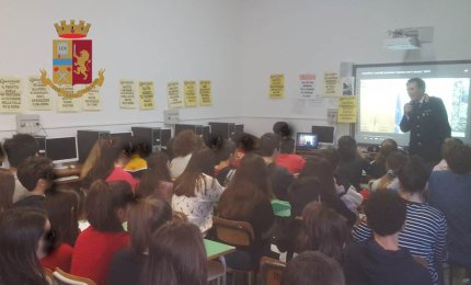 La Polizia di Galatina incontra i ragazzi alla "Giovanni XXIII"