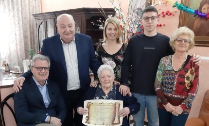 Gli auguri del Sindaco per i 100 anni di Maria Antonietta Leone