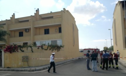 Si era lasciato cadere nel vuoto. È spirato al 'Vito Fazzi' poco dopo mezzogiorno