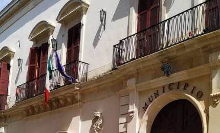 Tutti lì, in quel silenzio