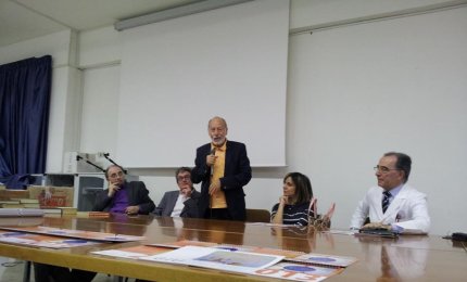 Duecento libri a Ortopedia per curare le ossa nutrendo i cervelli