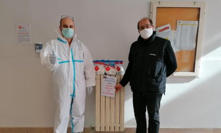 La "5A Liceo Scientifico 1982" di Galatina acquista e distribuisce 220 mascherine
