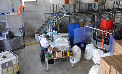 Sgominata un'organizzazione per la fabbricazione di falsi prodotti per l'igiene con marchi famosi