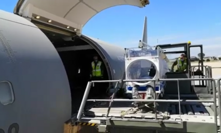 Volo militare in alto biocontenimento per riportare in Italia dalla Guinea connazionale colpito dal covid-19