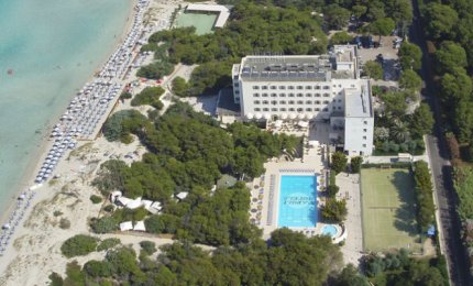 Spiaggia gratis per chi arriva in treno alla Baia Verde