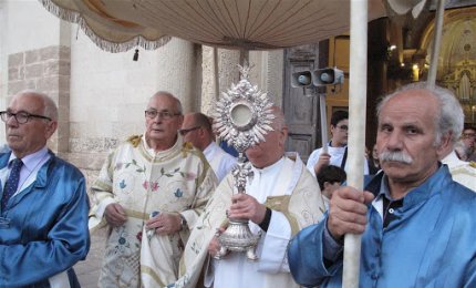 Corpus Domini senza processione ma adorazione dell'Eucaristia in ogni chiesa di Galatina