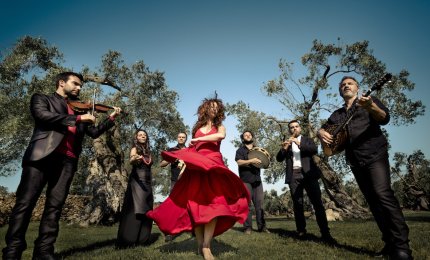 Il Canzoniere Grecanico Salentino in "Live is life"