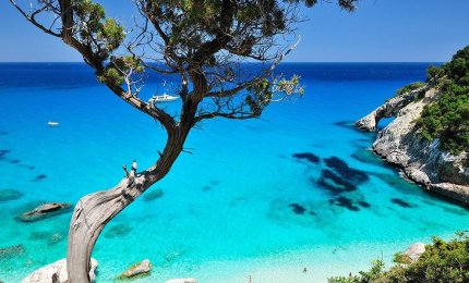 Touring Club e Legambiente propongono oltre 200 itinerari per scoprire l'Italia in sicurezza