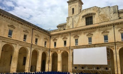 Torna il cinema all'aperto ai Teatini con 200 spettatori e 400 sedie numerate