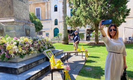 “Ripartiamo con un fiore” per non perdere migliaia di posti di lavoro