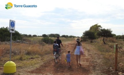 A Torre Guaceto si lascia l'auto e si va al mare in bici