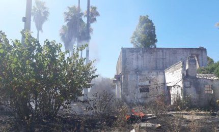 Di nuovo fiamme e fumo intorno alla via di Noha