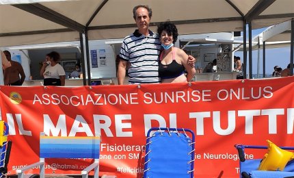 Consegnata dal Rotary Club di Galatina Maglie e terre d'Otranto all 'associazione Sunrise una sedia Job