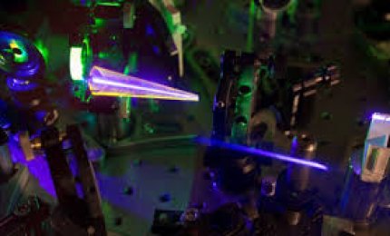 Un nuovo sistema per generare flash luminosi ultrarapidi 