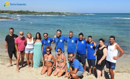 Volontari ripuliscono i fondali di Torre Guaceto