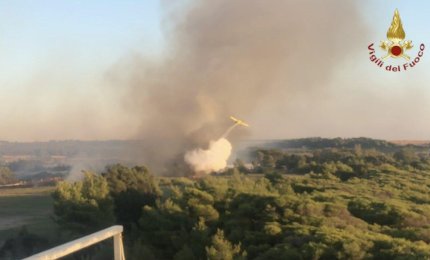 Dopo la grande paura domato un vasto incendio alla Baia Verde