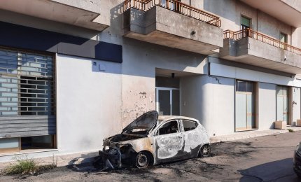 Auto in fiamme in via Umbria a Galatina