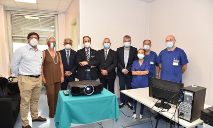 Il Rotary dona un videoproiettore alla Lung Cancer Unit del 'Fazzi' 