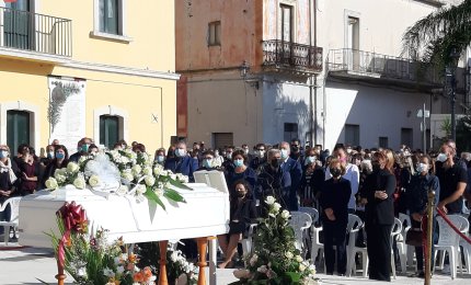 Il dolore silenzioso urla da dentro, da un cuore lacerato