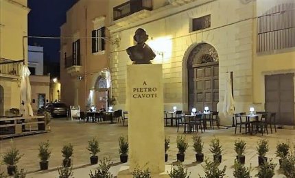Il Consiglio di Quartiere Rione Italia affida al Museo la riproduzione del monumento a Pietro Cavoti utilizzata nel corso di "Galatina... com'eravamo"