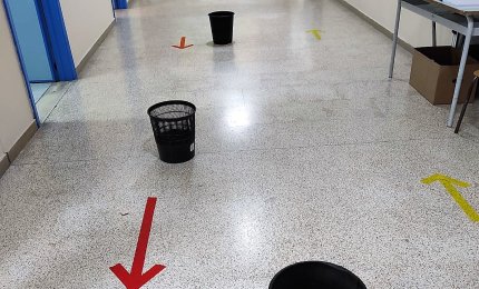 Nella scuola media del Polo 2 piove dal tetto. La denuncia di Paola Carrozzini e gli interventi programmati da Loredana Tundo