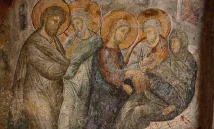 "La febbre la lasciò ed essa si mise a servirli"