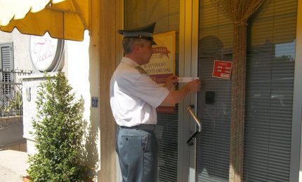 Chiusura temporanea per quattro negozi che non avevano emesso gli scontrini fiscali