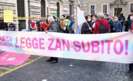 Ddl Zan: "Vanno accolte tutte le forme d’amore e di famiglia"