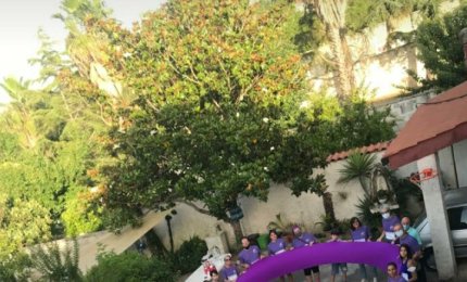 La solidarietà si tinge di viola