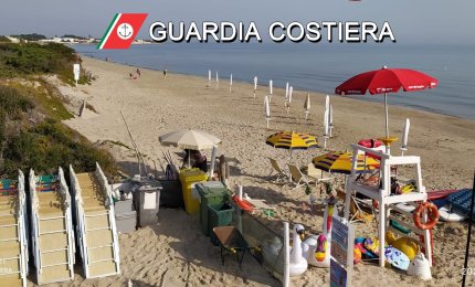 La Guardia Costiera 'libera' le spiagge salentine dagli ombrelloni abusivi