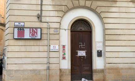 Ha confessato l'autore della svastica sulla porta della Cgil di Galatina