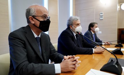 Lopalco: "Sono stanco lascio il posto di assessore". Emiliano: "Cerca di recuperare le forze e torna in Giunta"