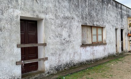 "Città d'arte e del pasticciotto ma con uno dei suoi cimiteri in stato di abbandono"