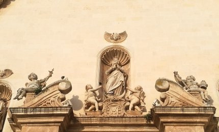 La Chiesa Madre "colorata" contro le malattie rare
