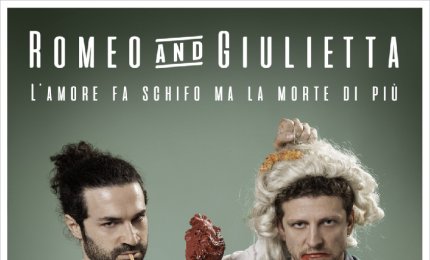 Simone Tangolo e Beppe Salmetti in “Romeo&amp;Giulietta – L’amore fa schifo ma la morte di più” 