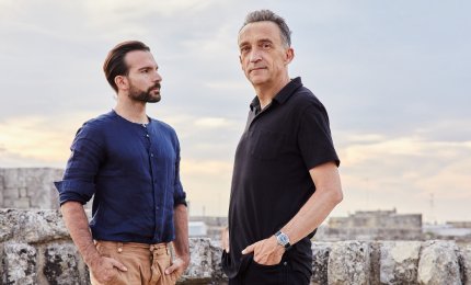Justin Adams &amp; Mauro Durante vincono il Songlines Music Awards 2022 per il miglior album Fusion