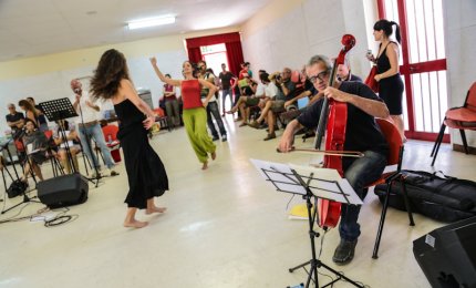 Prove aperte dell'Orchestra Popolare "La Notte della Taranta" con Giovanni Sollima