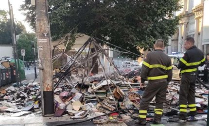 “Libri per rinascere” dal Mongolfiera Lecce alla “Bancarella del Professore” data alle fiamme a Roma