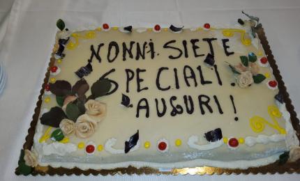 I bimbi dell'Ape Maya alla Latronica con i nonni