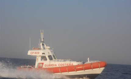 Paura a due miglia da Otranto, va a fuoco un '15 metri'. Salvati dalla Guardia Costiera gli 11 naviganti