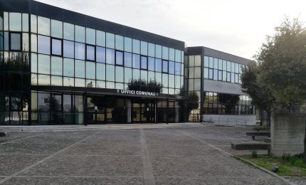 Un "volontario" staziona negli Uffici comunali di Galatina. A che titolo?