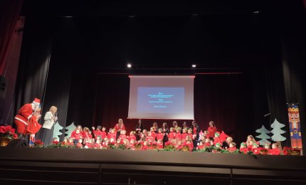 &quot;Gli aiutanti di Babbo Natale&quot; sul palcoscenico del Cavallino Bianco di Galatina