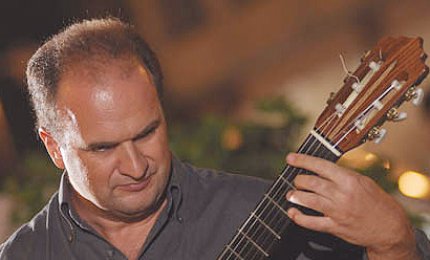 Oggi a Galatina la magica chitarra di Maurizio Di Fulvio