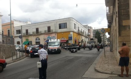 Scontro fra scooter e auto, un ferito