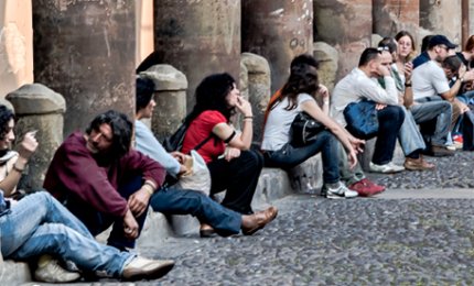 "Hai fra 24 e 35 anni e sei un NEET (laureato disoccupato)? Puoi avere uno stipendio per sei mesi"