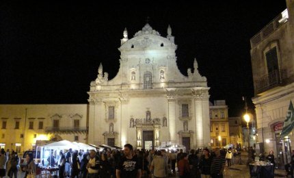 I fischietti riempiono piazza San Pietro