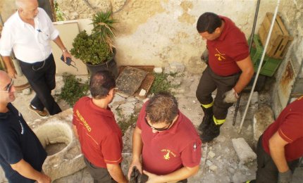 Un gatto cade in un pozzo accanto alla Basilica, vani i tentativi di raggiungerlo